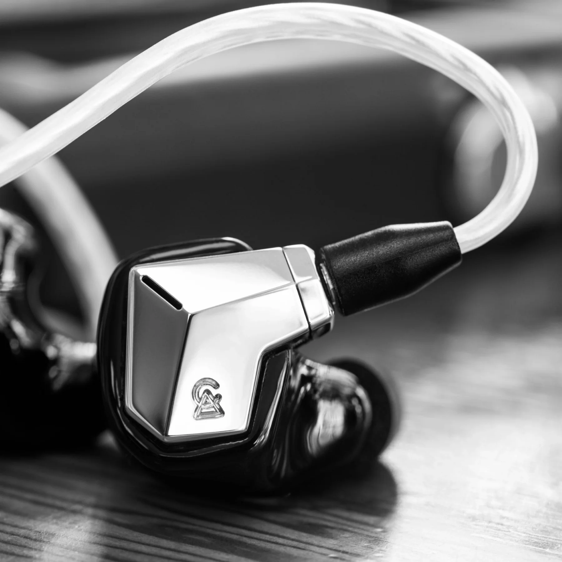 Campfire Audio Supermoon Planar IEMs + Relay DAC/AMP Portable Hi-Fi Bundle - Image 4