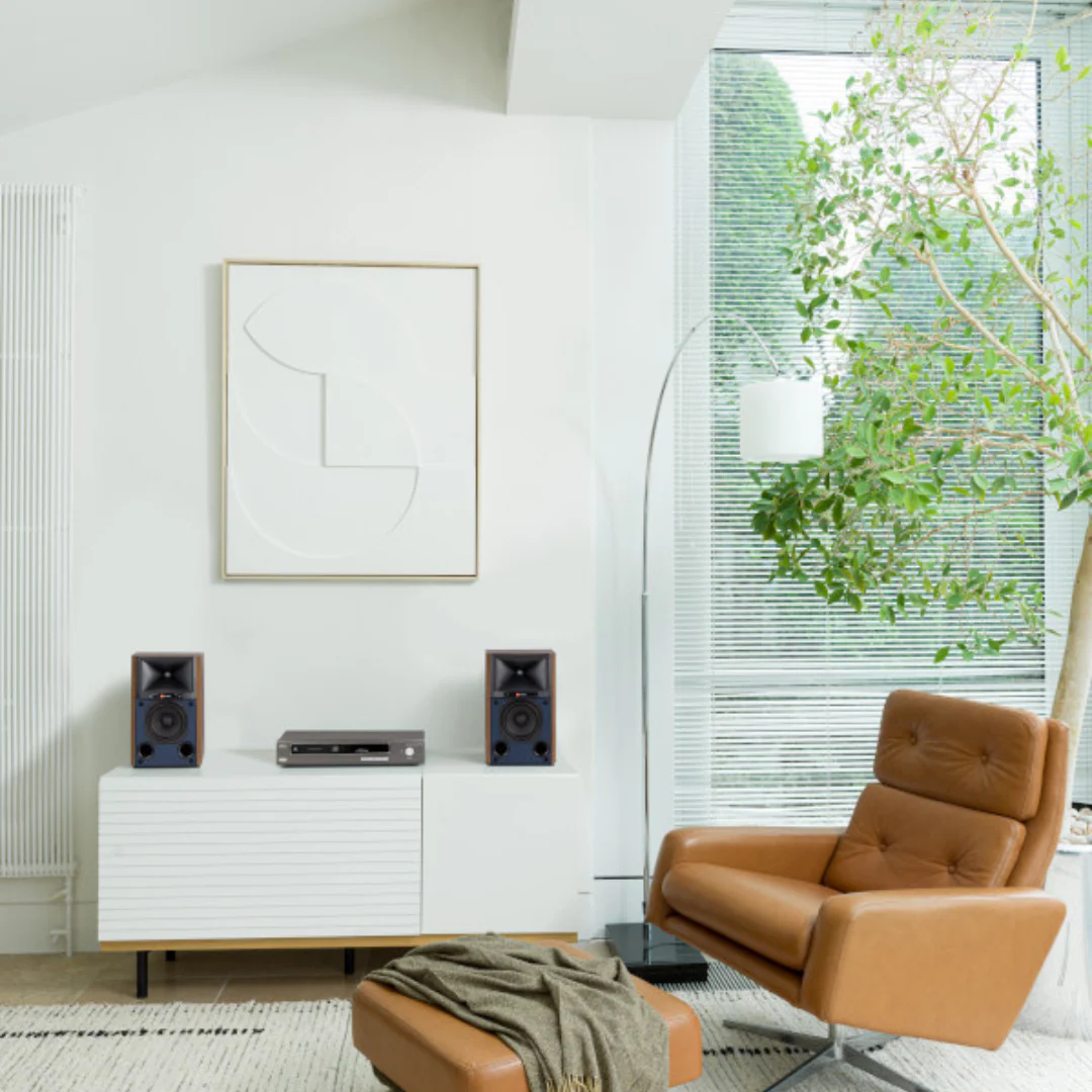 JBL 4305P Studio Monitor Powered Bookshelf Loudspeaker System (pair) - Image 4