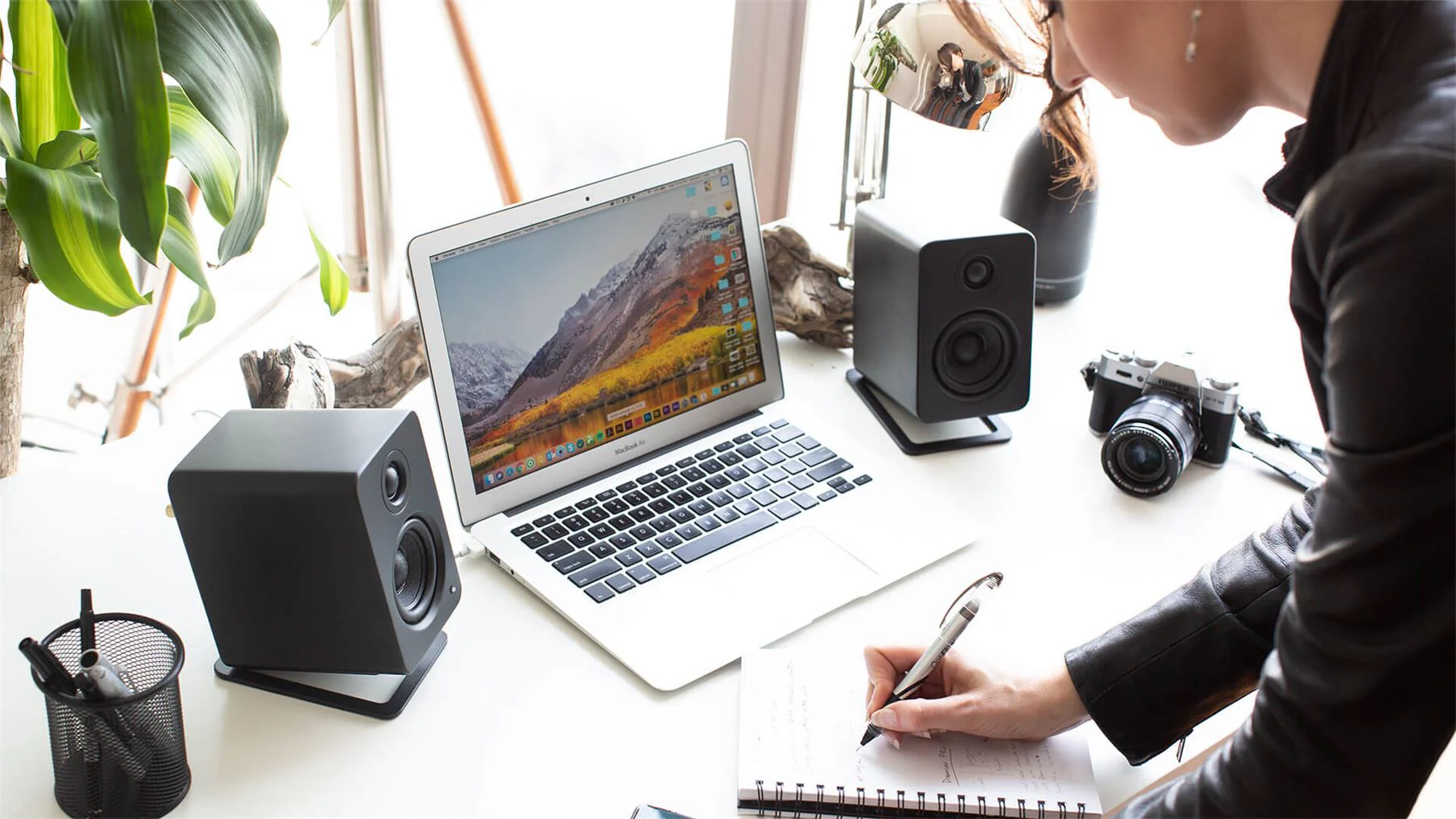 Kanto YU2 Powered Desktop Speakers for Gaming and Home Office with Built-In DAC - Clearance / Open Box - Image 5
