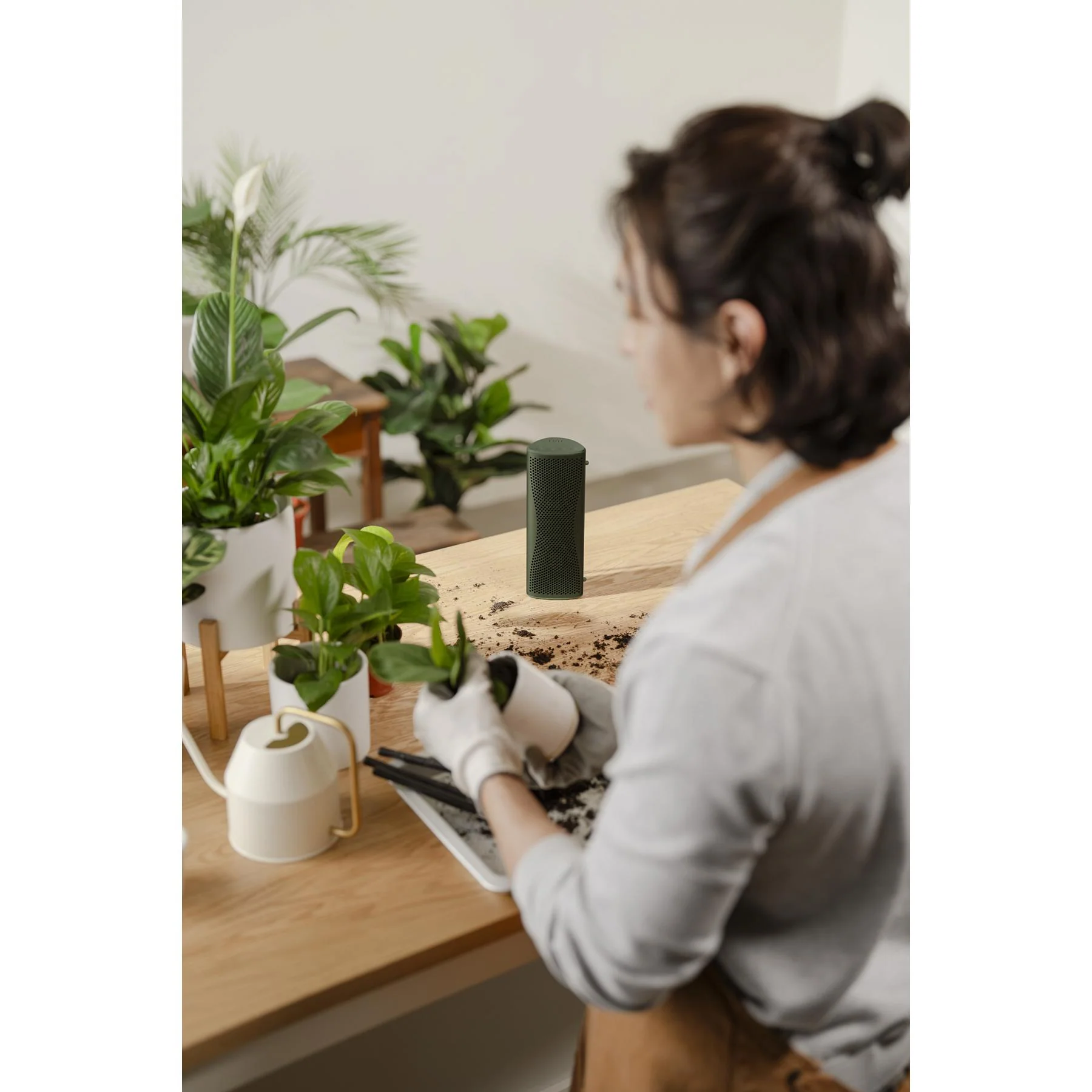 KEF MUO Portable Bluetooth Speaker - Image 25