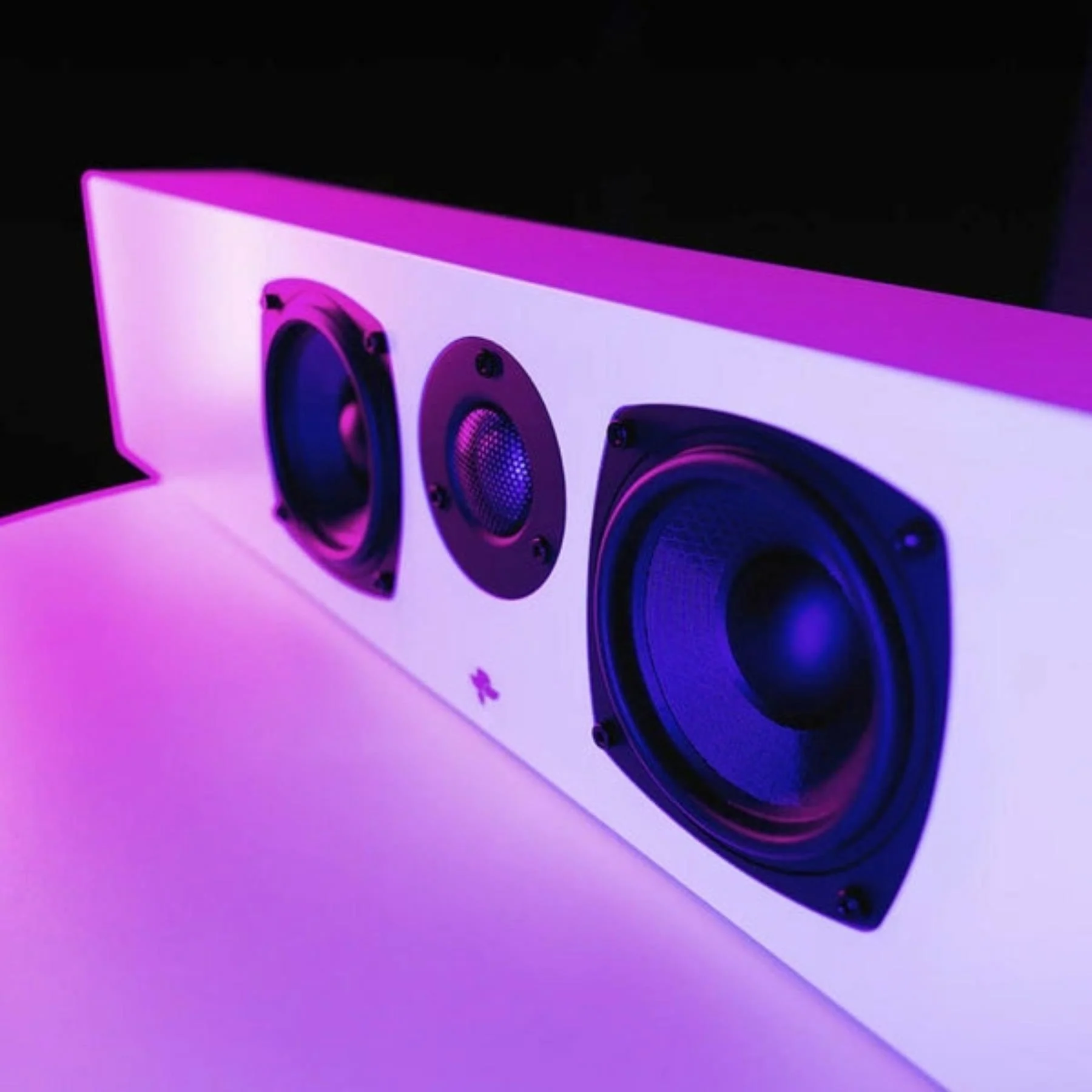 KIN Solo On‑Wall Speaker – Satin White - Image 6