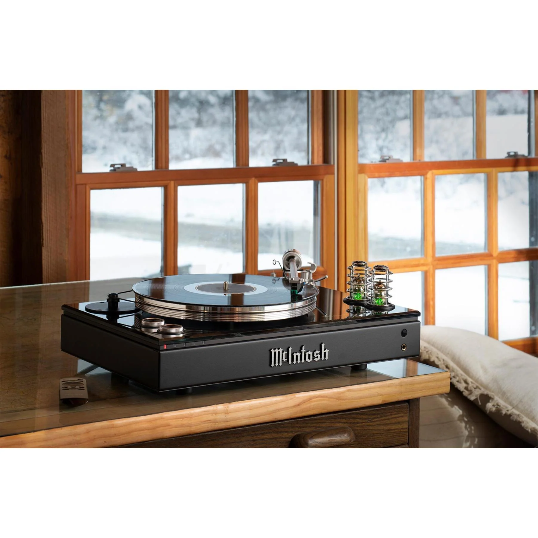 McIntosh MTI100 Integrated Turntable - Image 2