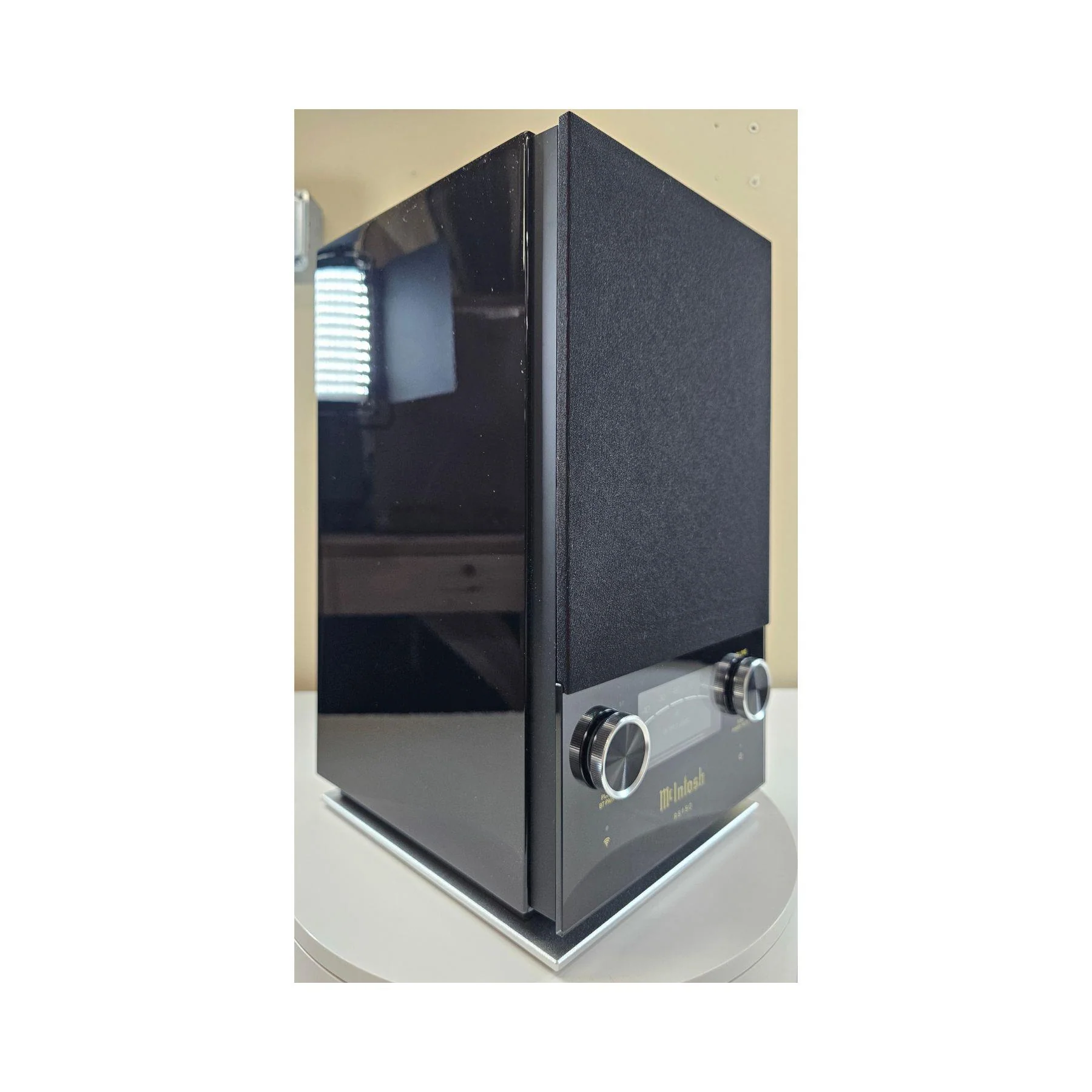 McIntosh RS150 - Wireless Loudspeaker - Preowned - No Manufacturer Warranty - Image 3