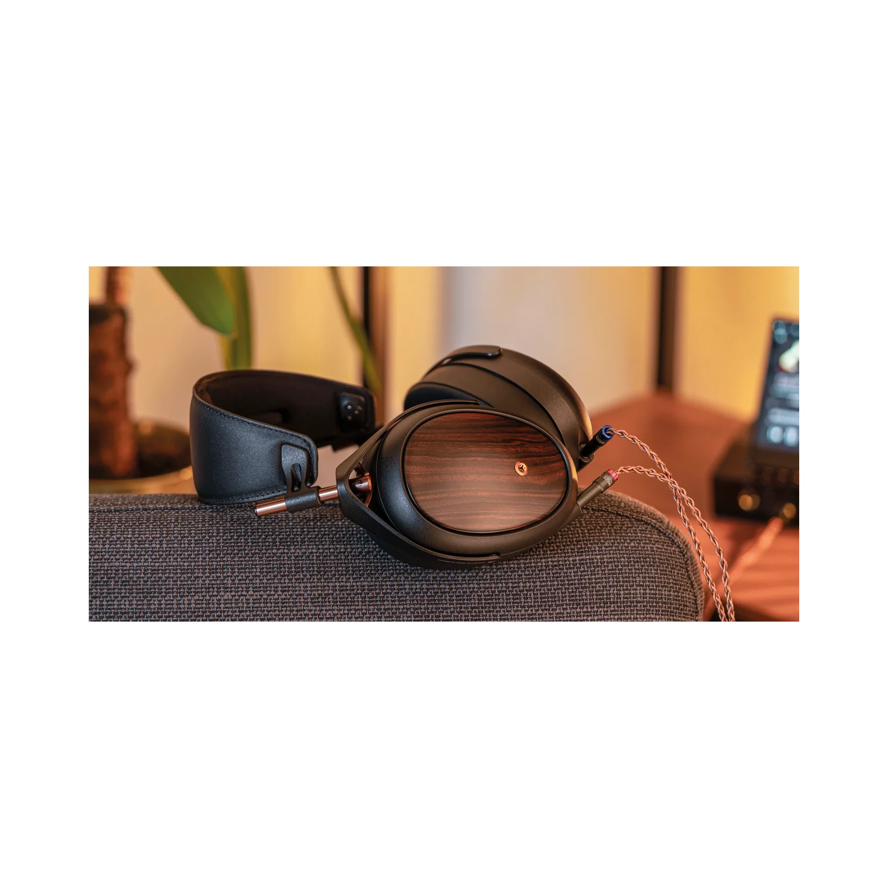 Meze Audio Liric II Closed Back Headphones - Image 4