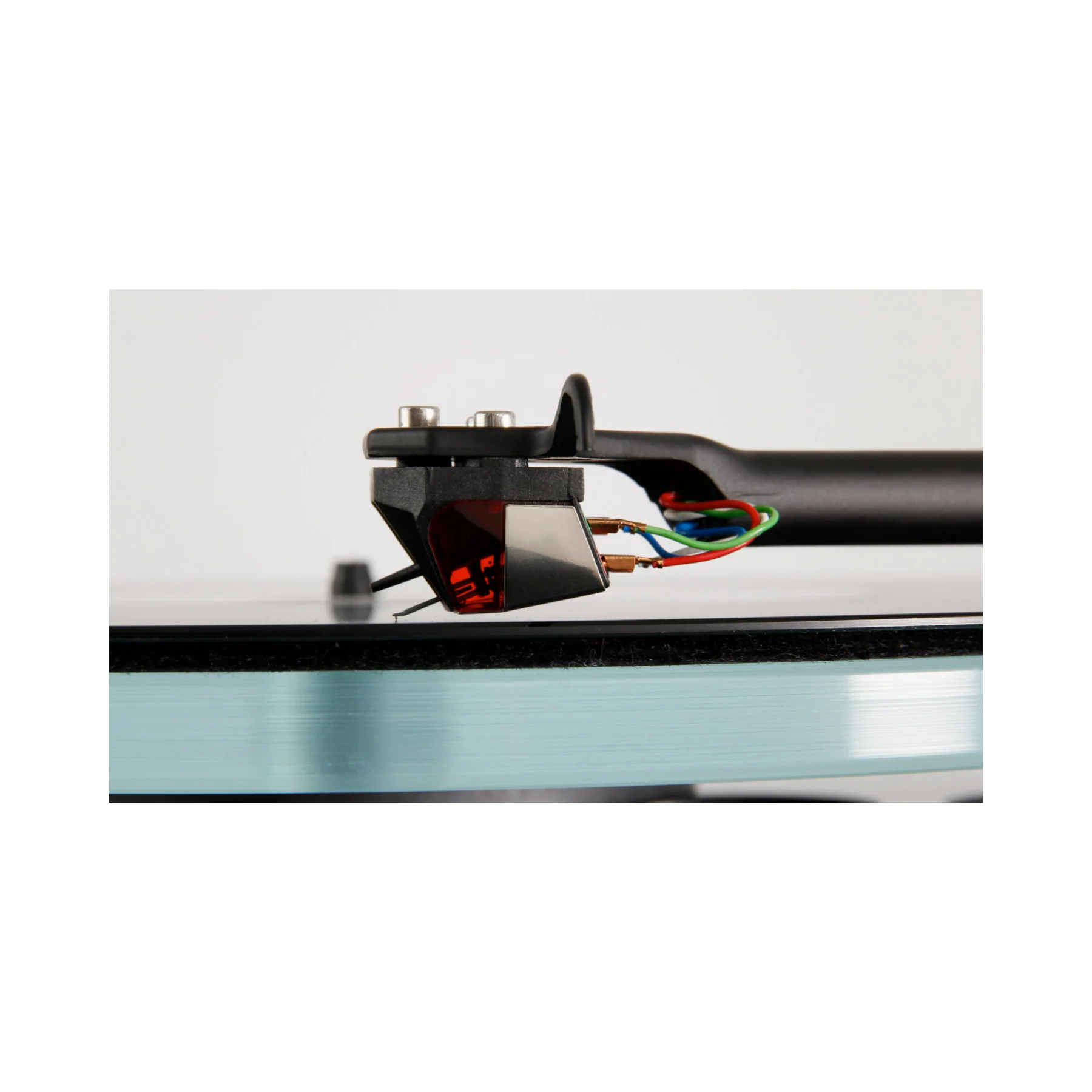 Rega Planar 2 Turntable with ND3 Cartridge (Gloss Black) - Clearance / Open Box - Image 3