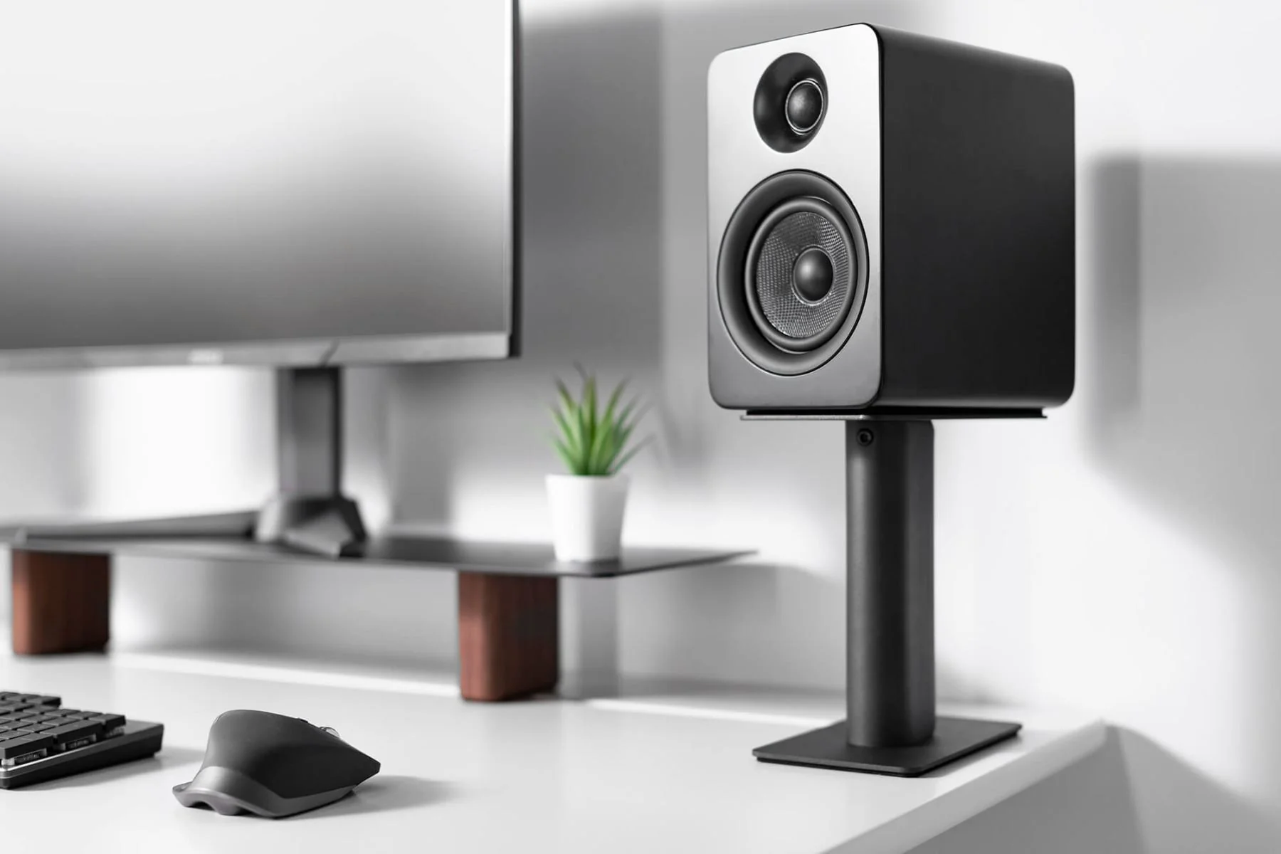 Kanto SP9 - 9" Desktop Speaker Stands - Image 9