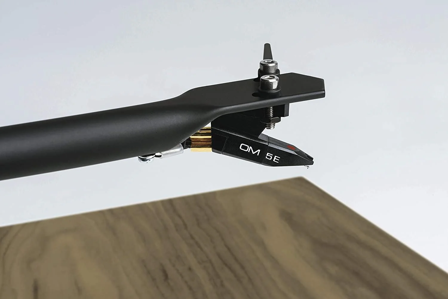 Pro-Ject T1 PHONO SB Turntable with Ortofon OM5e Cartridge - Image 5