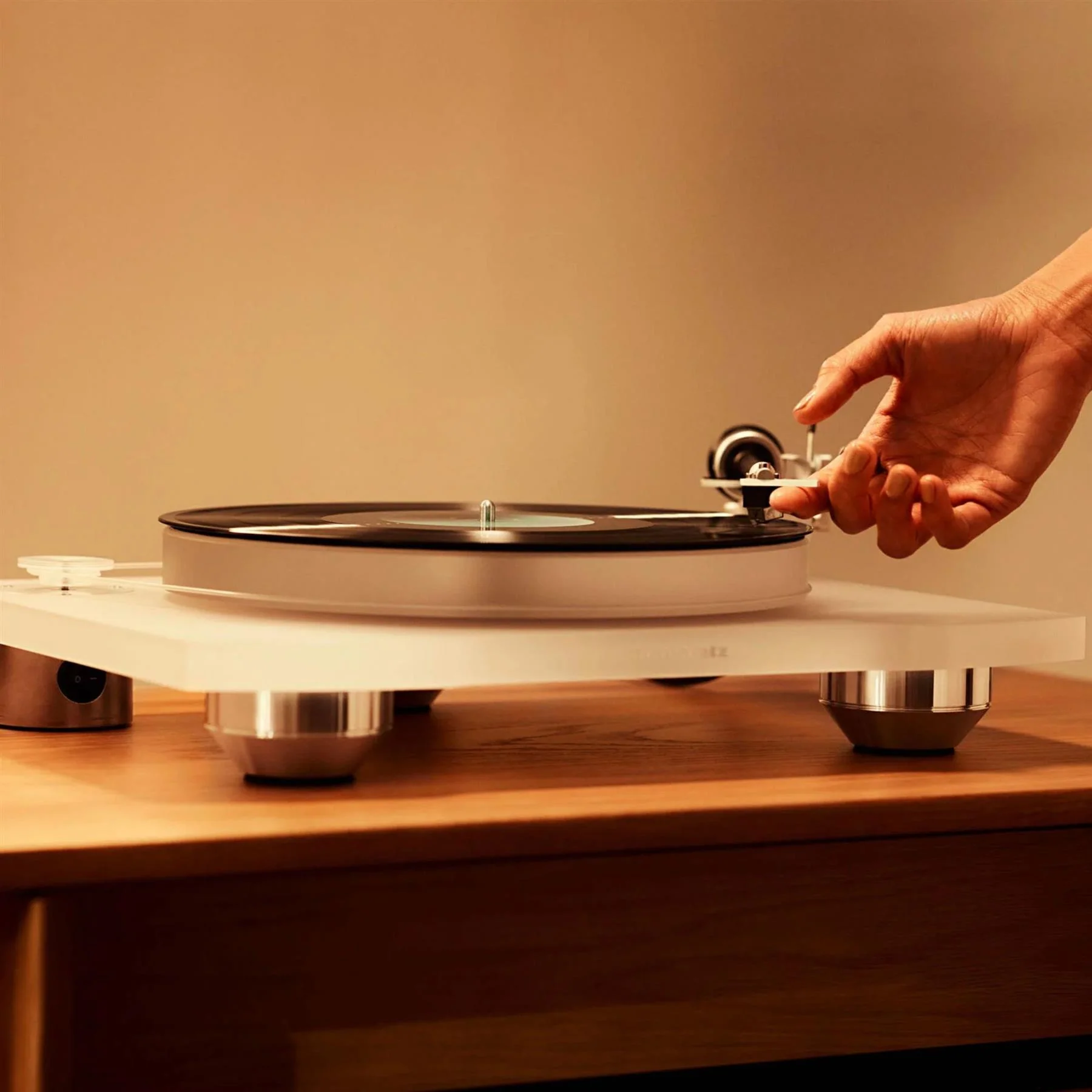 Marantz TT-15S1 - Belt Drive Reference Turntable with Cartridge - Image 7