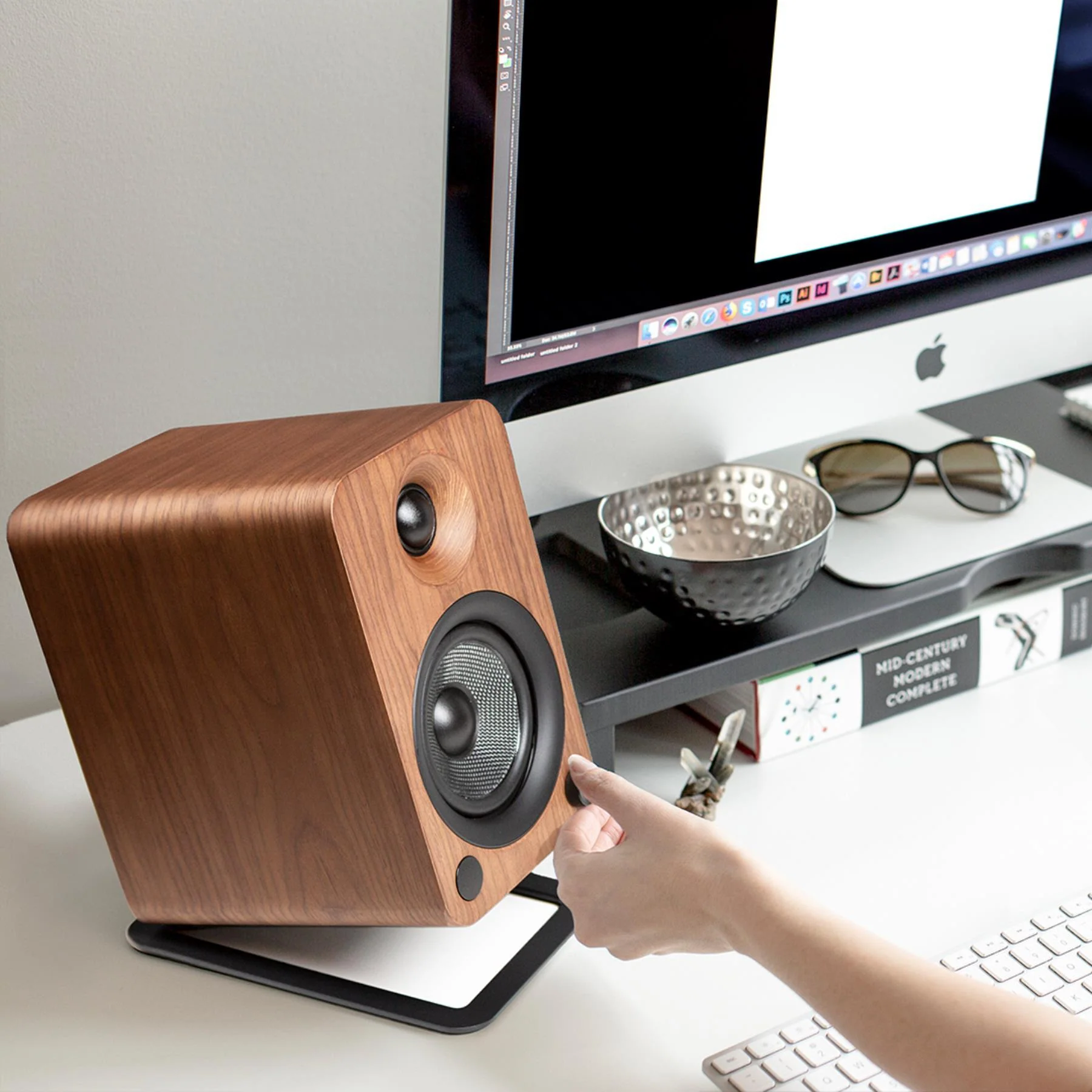 Kanto YU4 Powered Desktop speakers with Bluetooth and Phono Preamp - Image 7